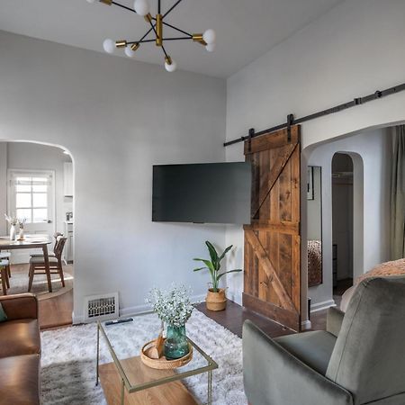 Апартаменти Mid-Century Modern Retreat In Little Italy Клівленд Екстер'єр фото