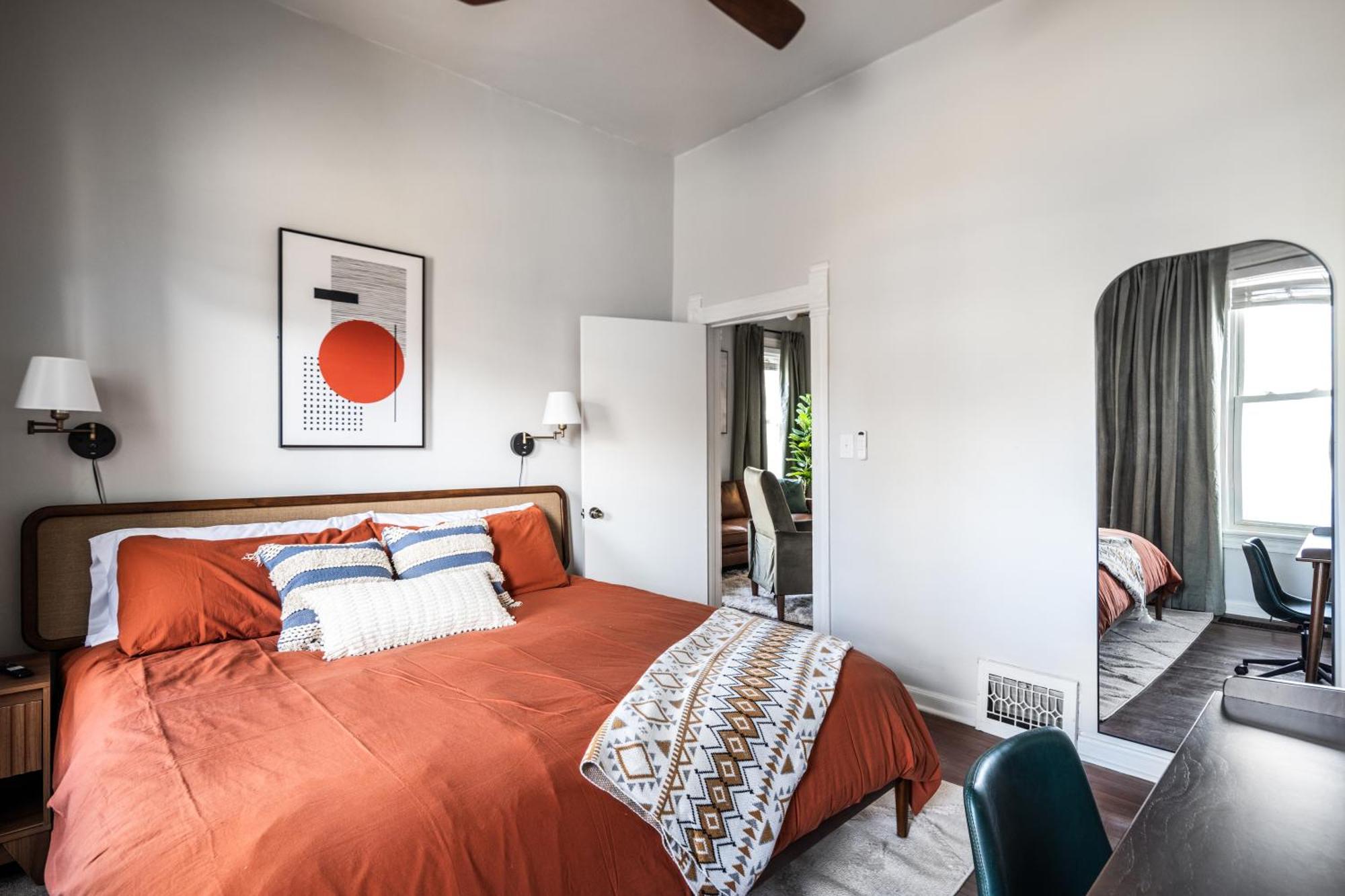 Апартаменти Mid-Century Modern Retreat In Little Italy Клівленд Екстер'єр фото
