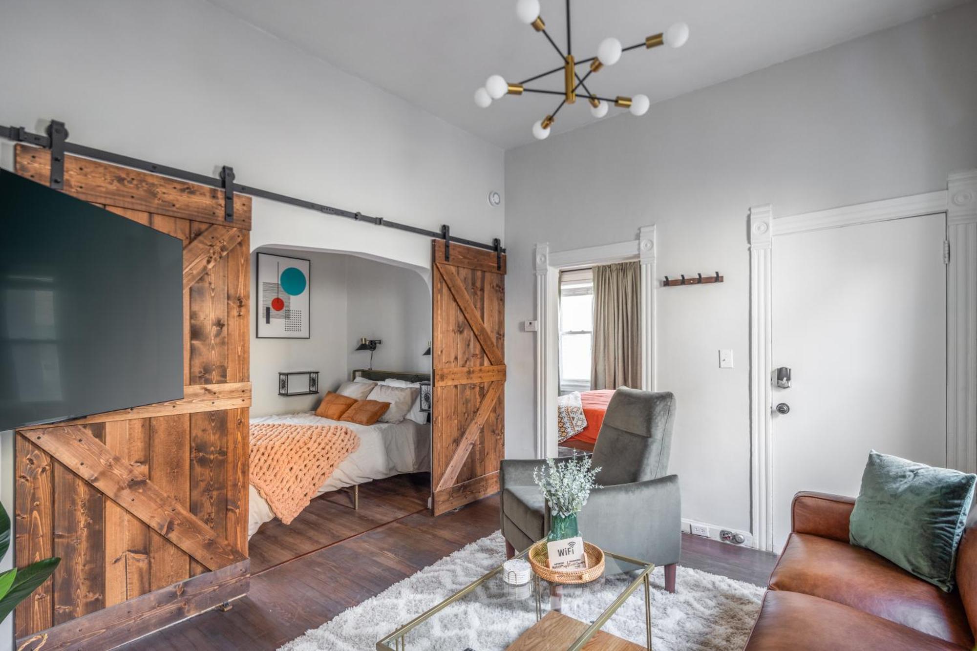 Апартаменти Mid-Century Modern Retreat In Little Italy Клівленд Екстер'єр фото